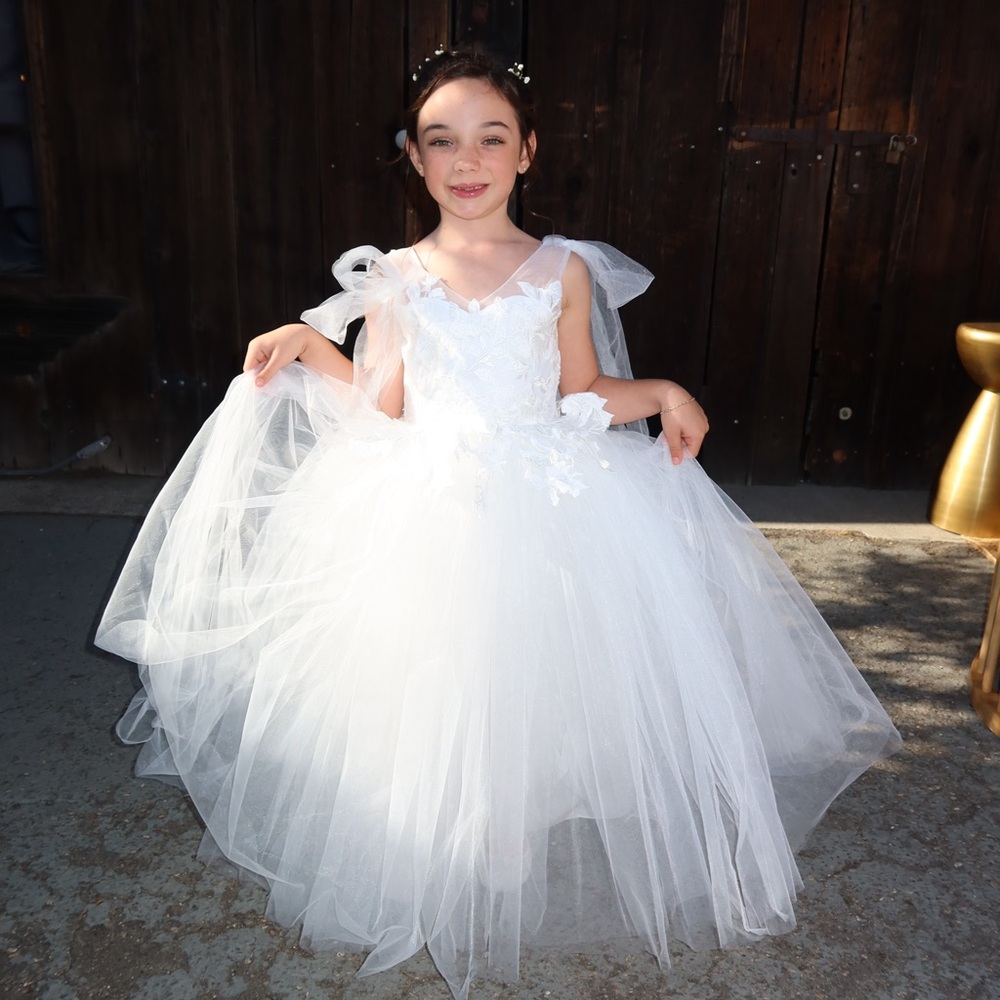 Elegant White Tulle Flower Girl Dress size 6